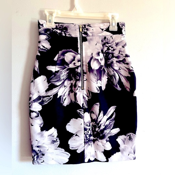 H&M floral print high waisted pencil skirt - Picture 2 of 8